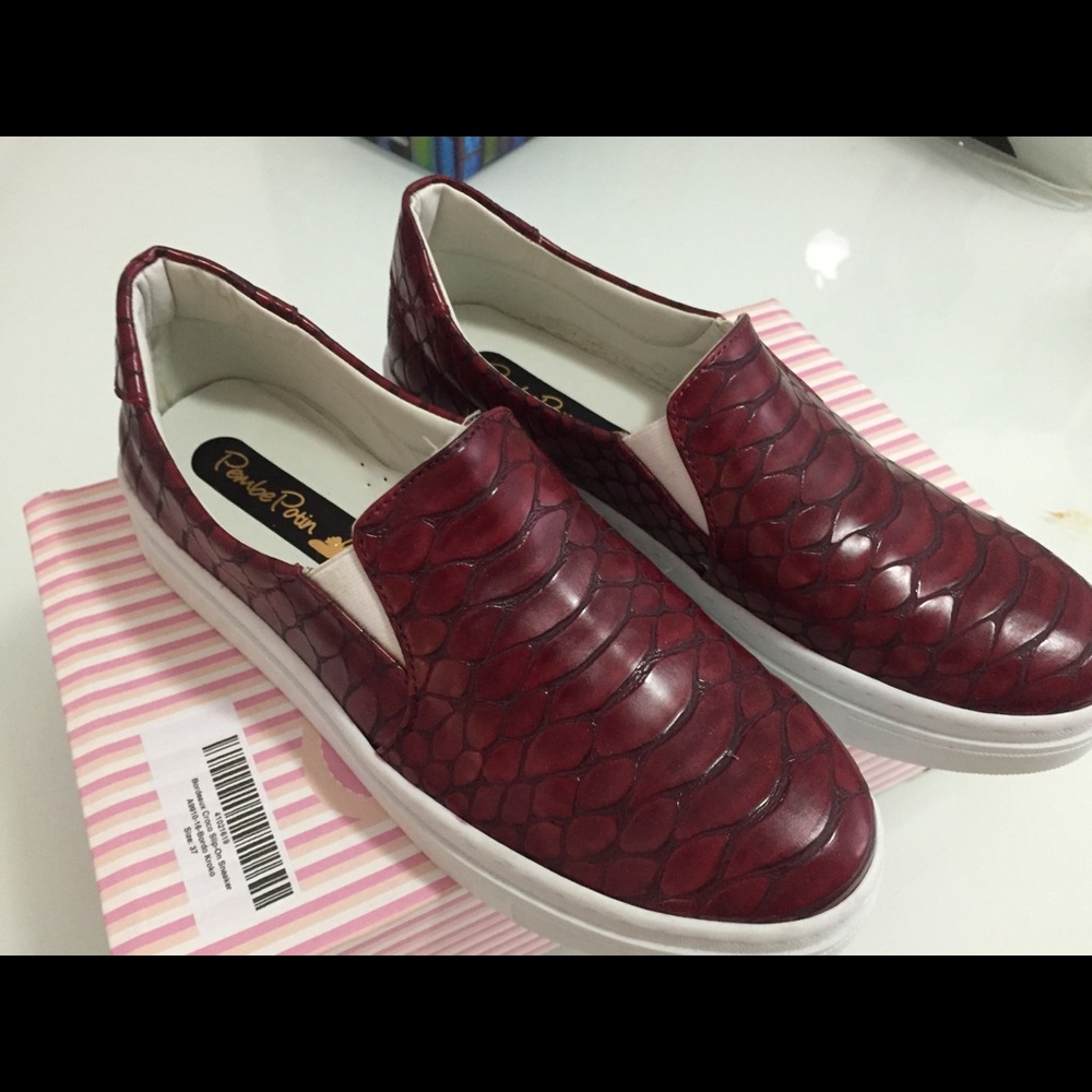 Brand new crocodile like pattern Shoes